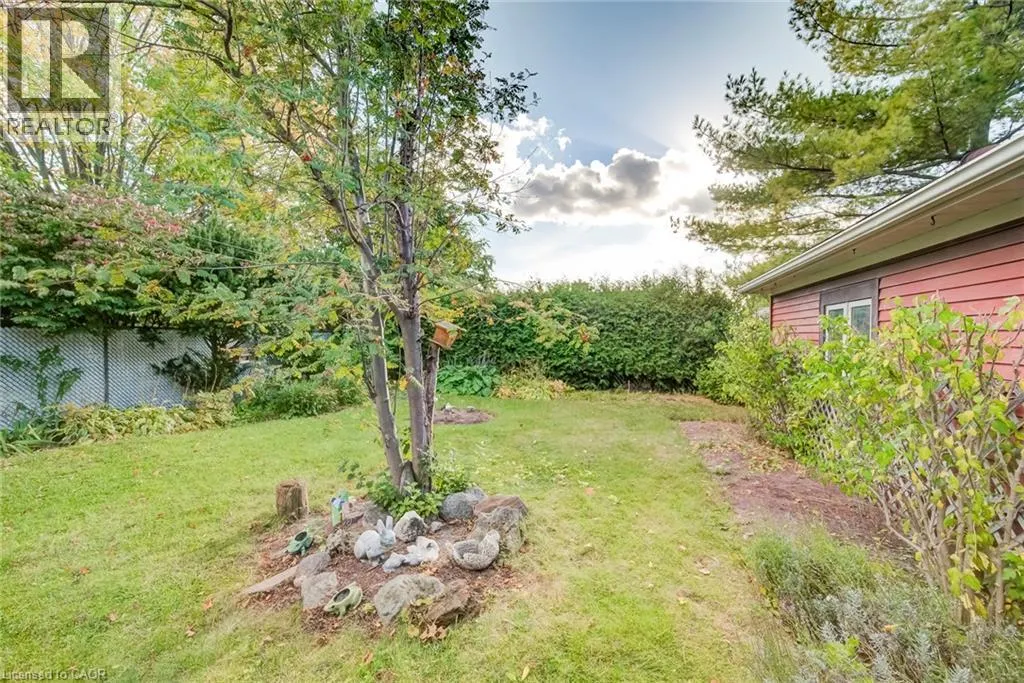 11 CRESTWOOD Avenue