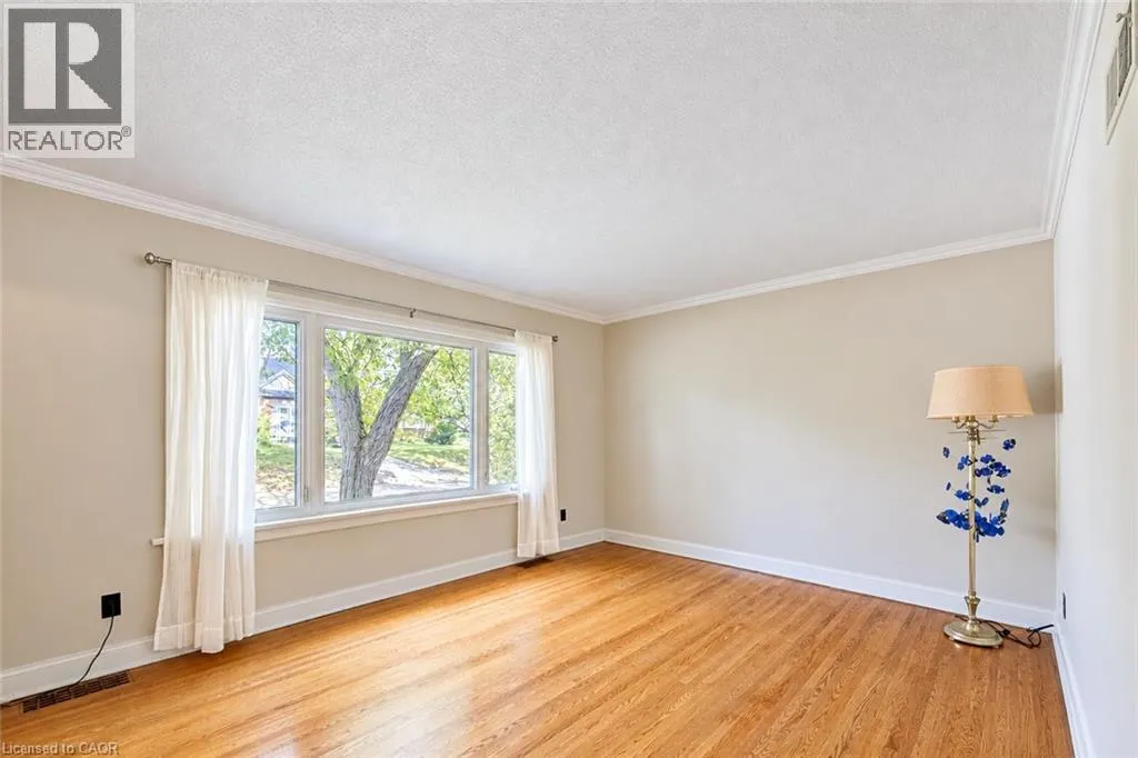 11 CRESTWOOD Avenue