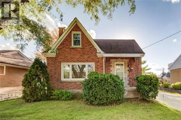 11 CRESTWOOD Avenue