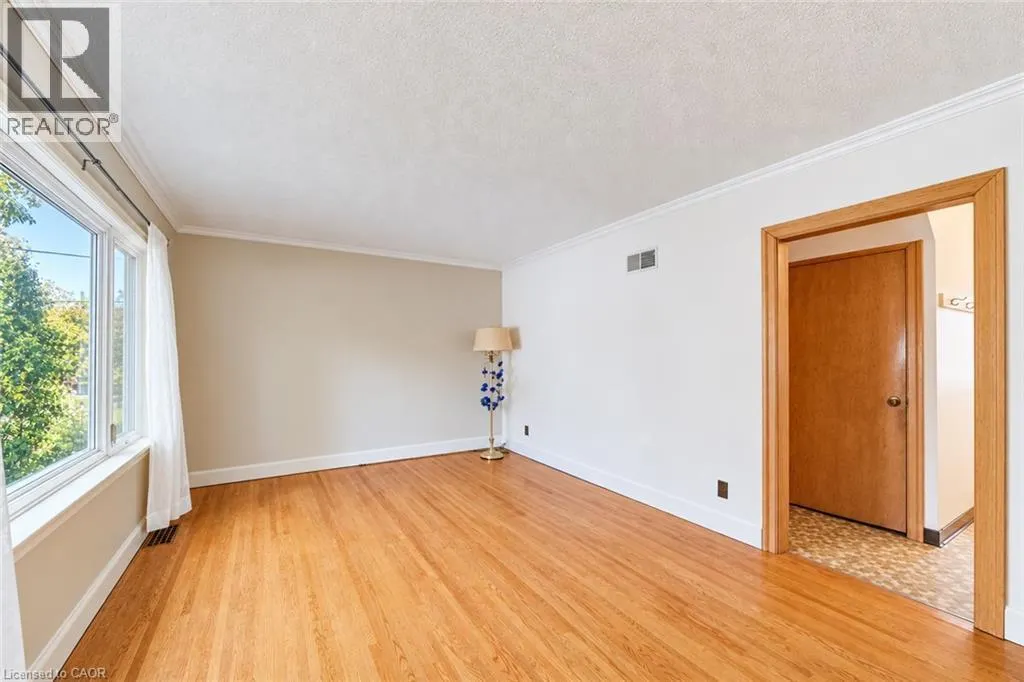 11 CRESTWOOD Avenue