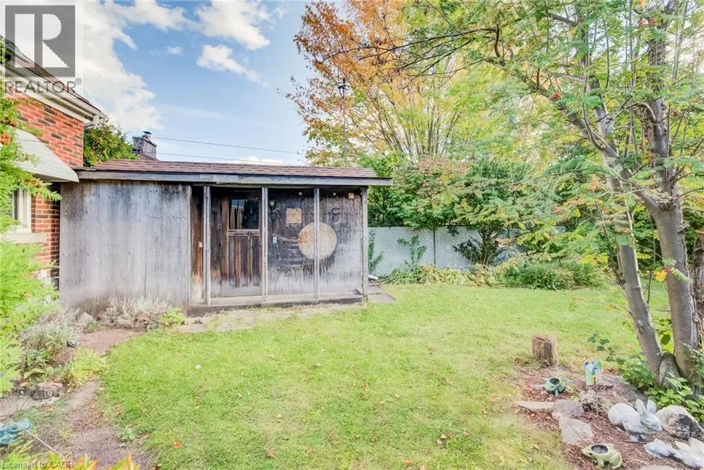 11 CRESTWOOD Avenue