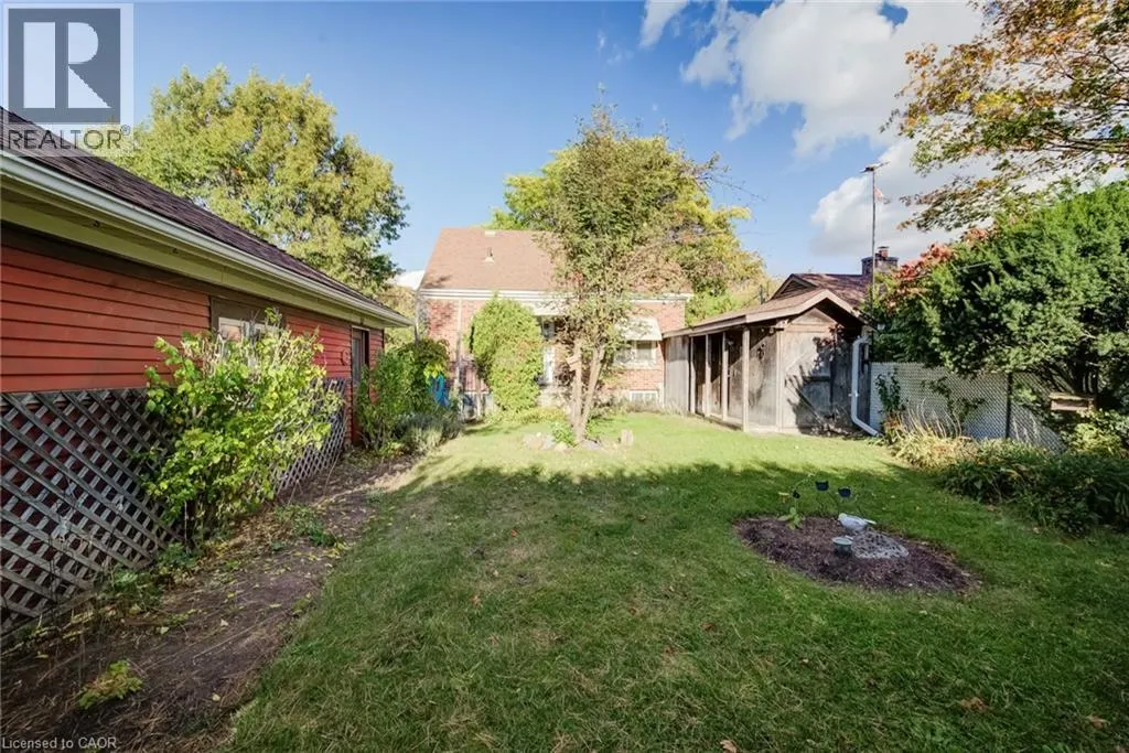 11 CRESTWOOD Avenue