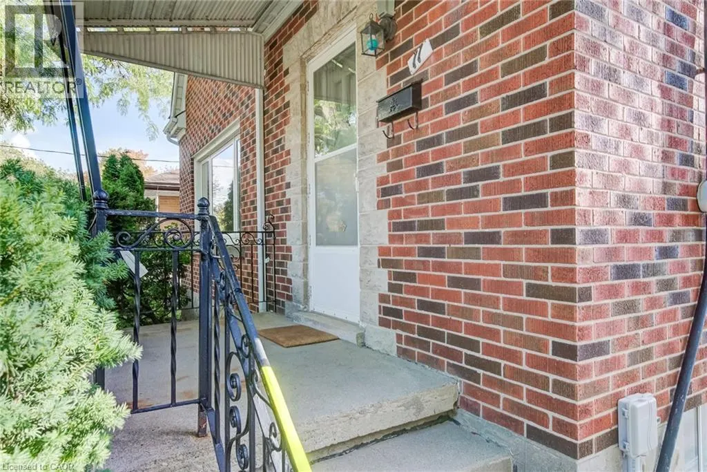 11 CRESTWOOD Avenue