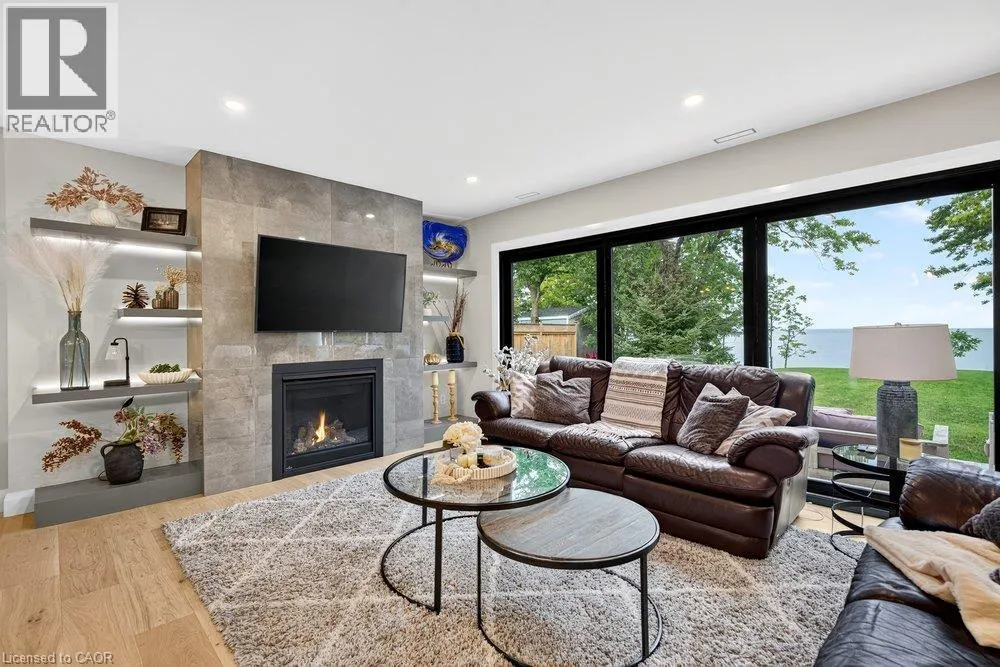 90 LAKESIDE Drive