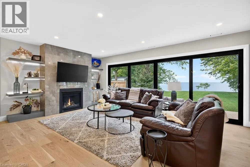 90 LAKESIDE Drive