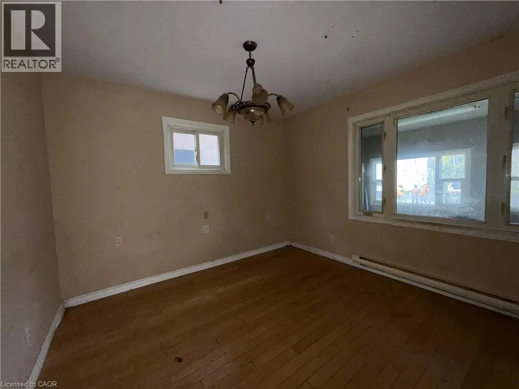35 E ALBERT Street E
