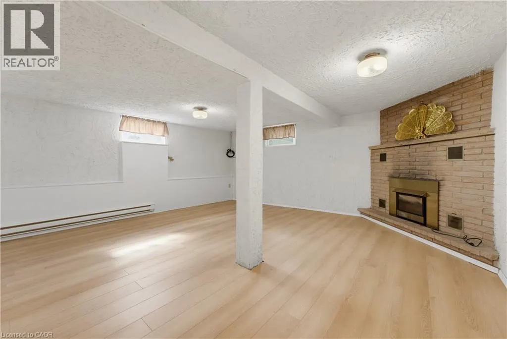 427 LAWRENCE Avenue