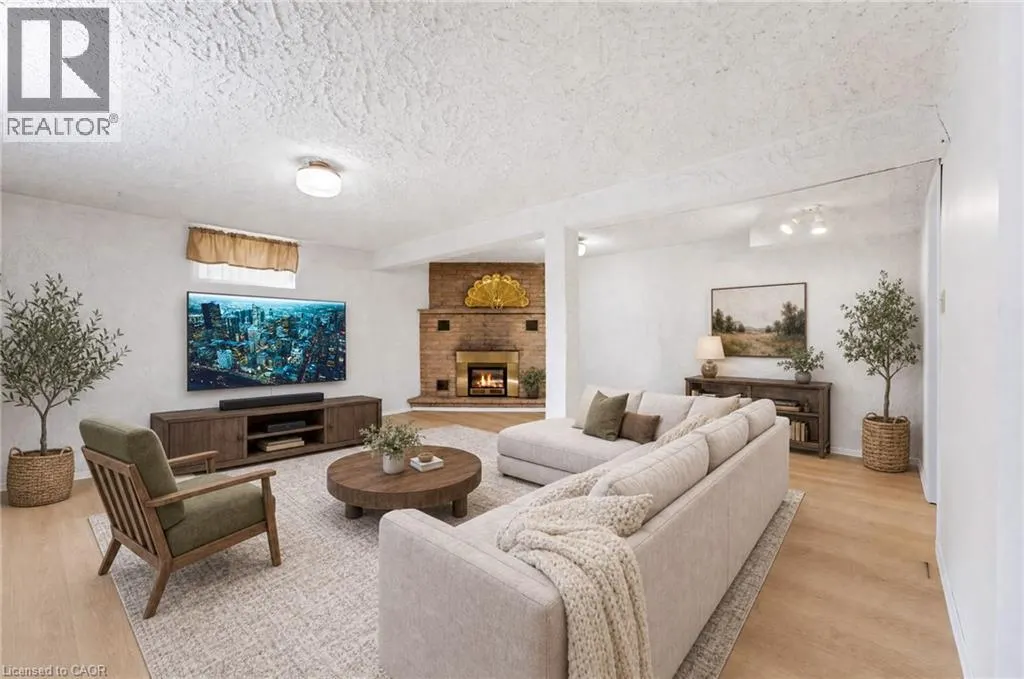 427 LAWRENCE Avenue
