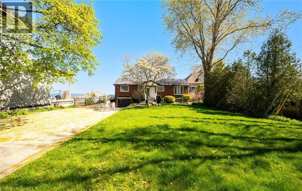 17 WENDAKEE Drive