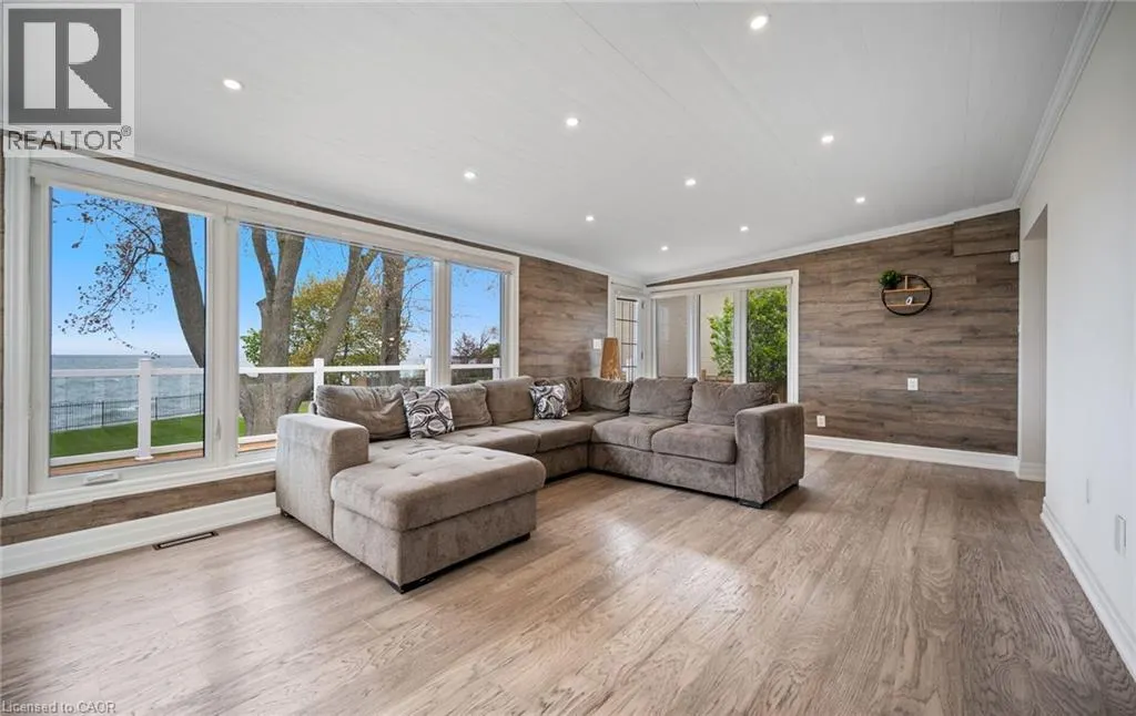 17 WENDAKEE Drive