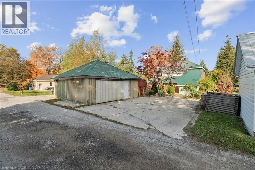 324 DALY Street