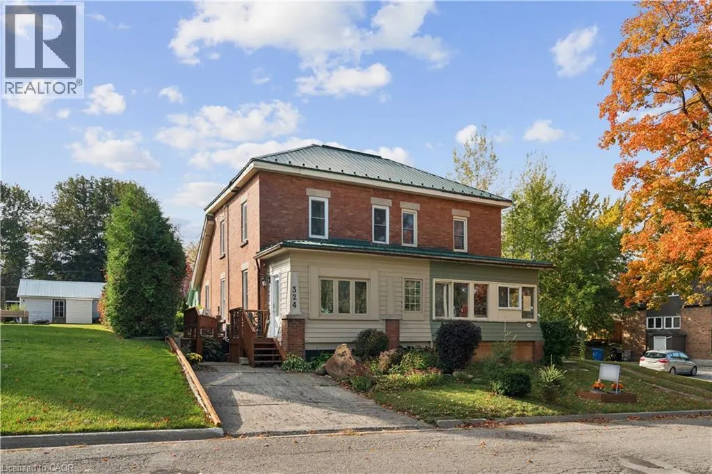 324 DALY Street