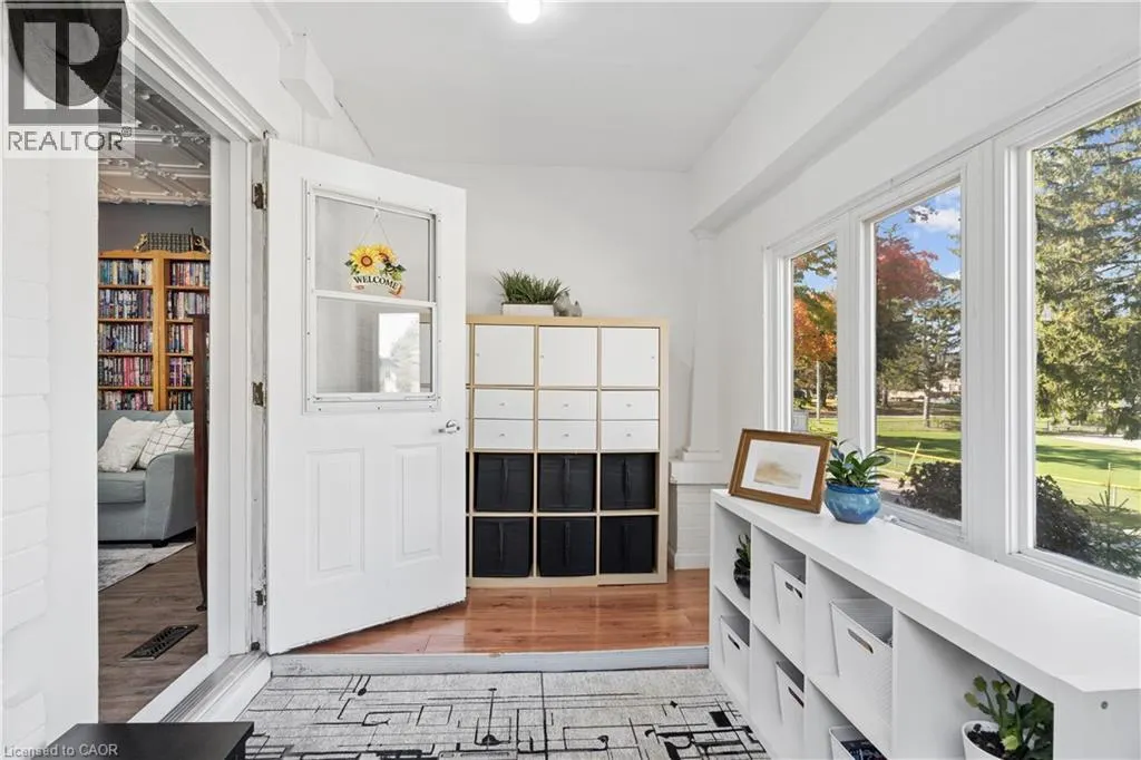 324 DALY Street