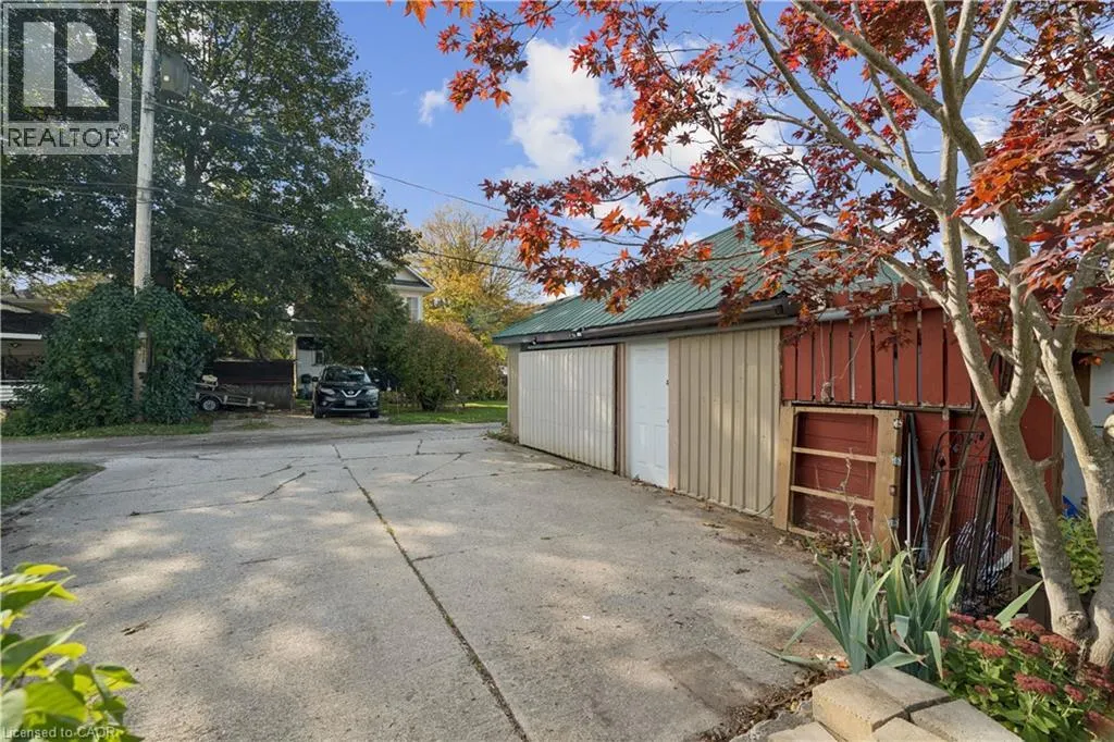 324 DALY Street