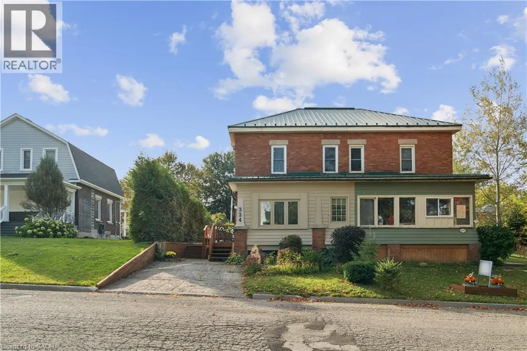 324 DALY Street