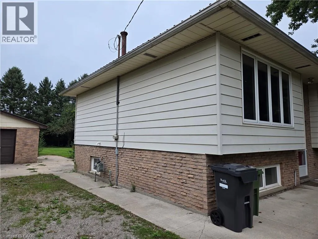 8 LYNDHURST Avenue