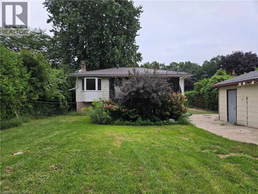 8 LYNDHURST Avenue