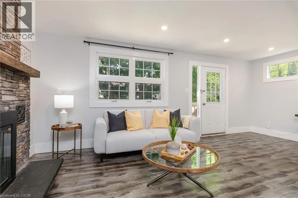 40 WOODLAND Avenue