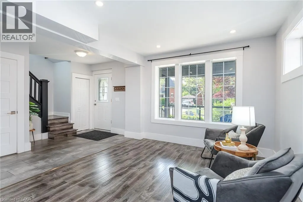 40 WOODLAND Avenue