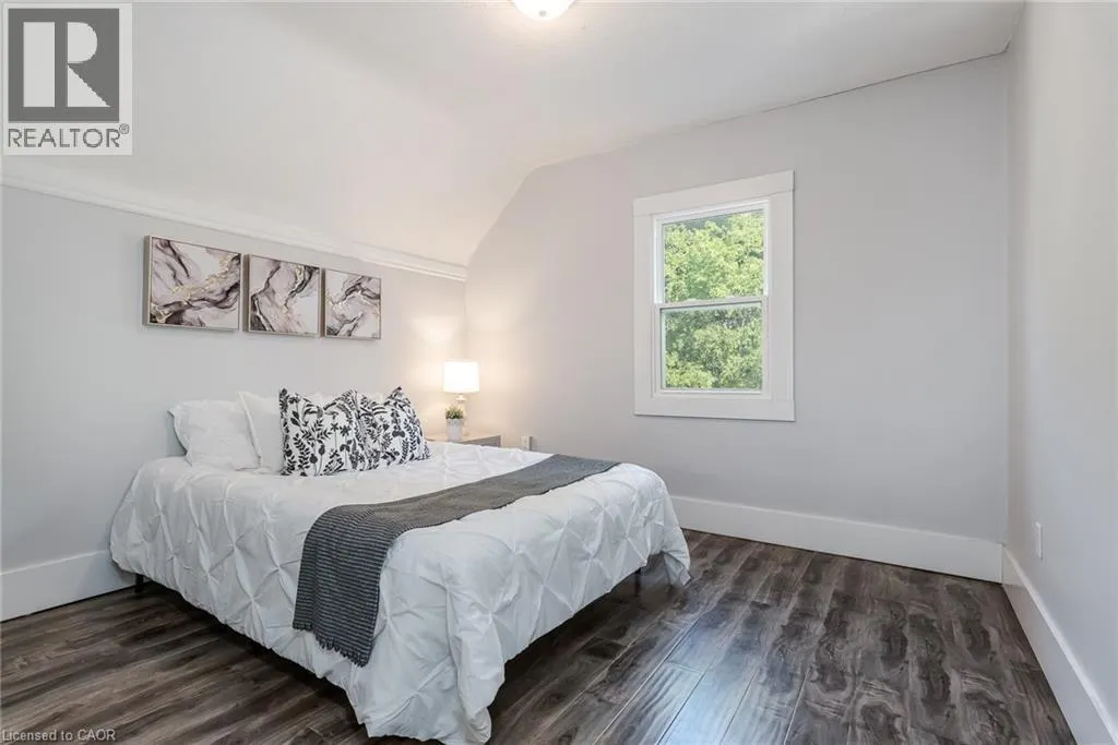 40 WOODLAND Avenue