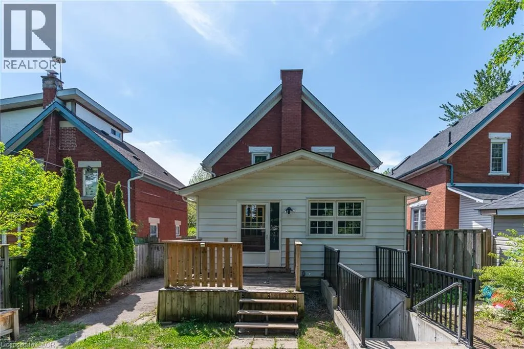 40 WOODLAND Avenue