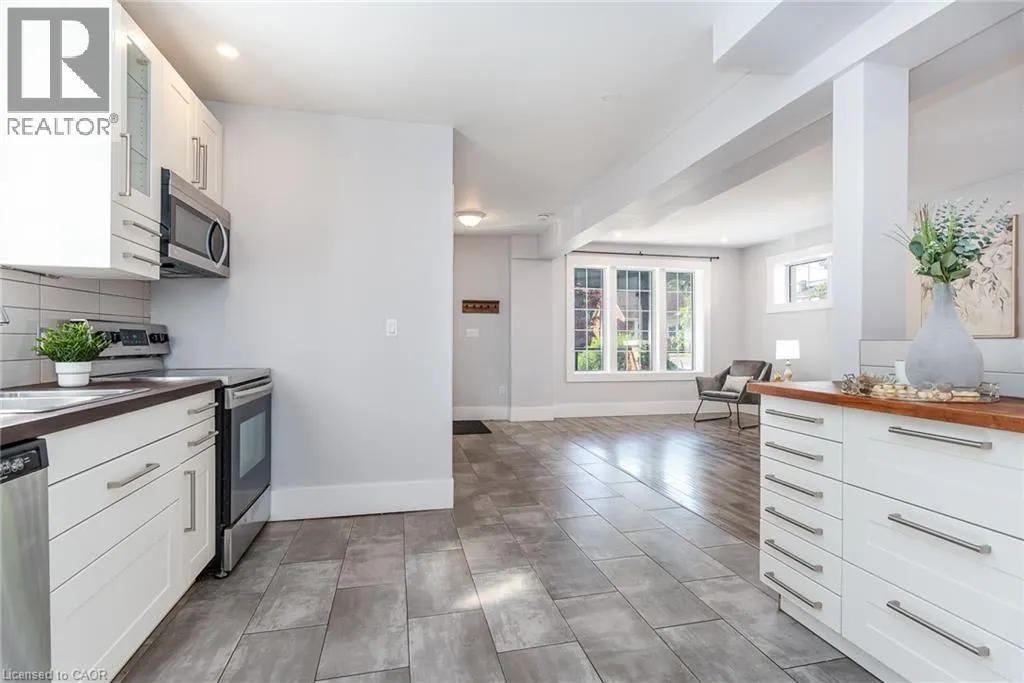 40 WOODLAND Avenue