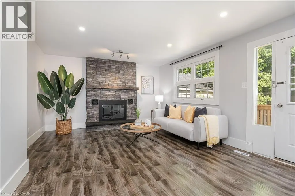 40 WOODLAND Avenue