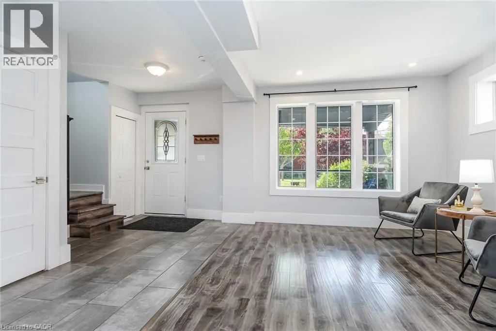 40 WOODLAND Avenue