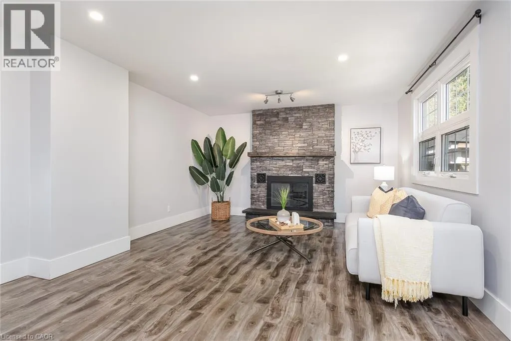 40 WOODLAND Avenue