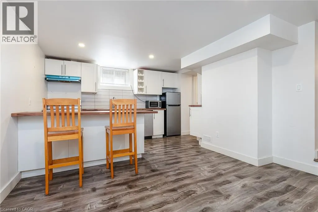 40 WOODLAND Avenue