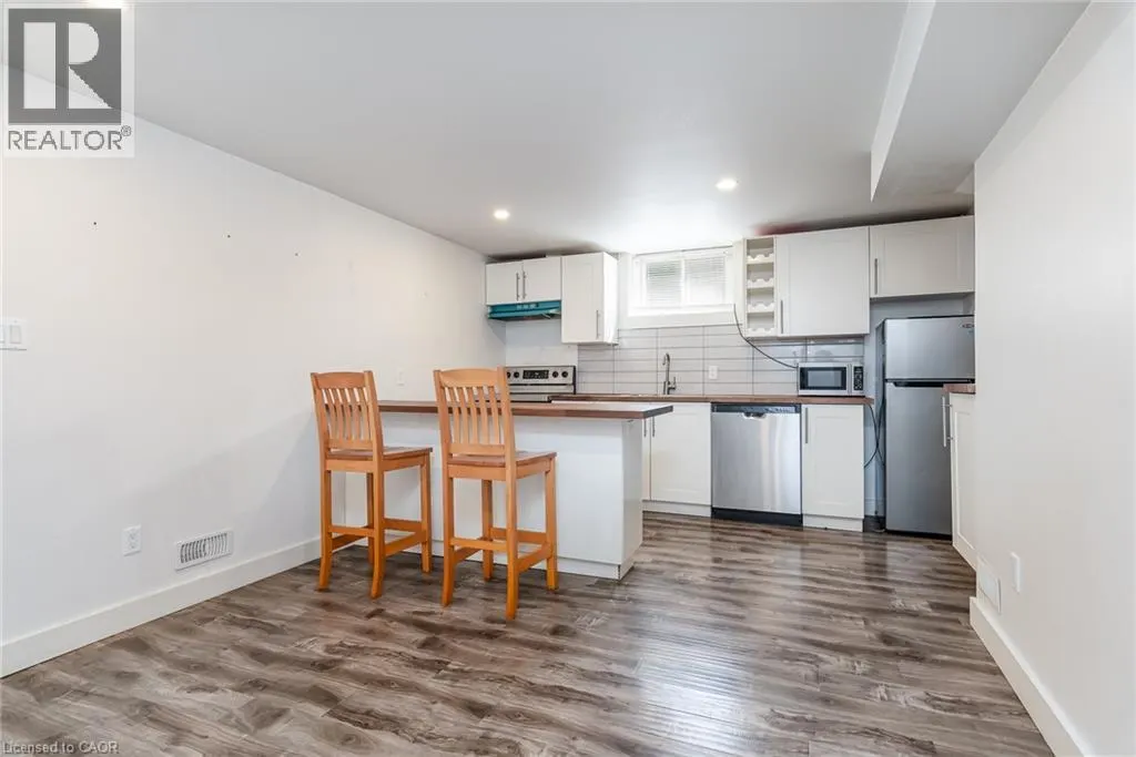 40 WOODLAND Avenue