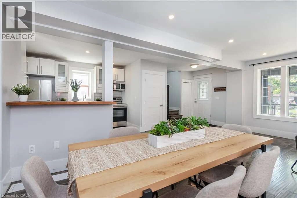 40 WOODLAND Avenue