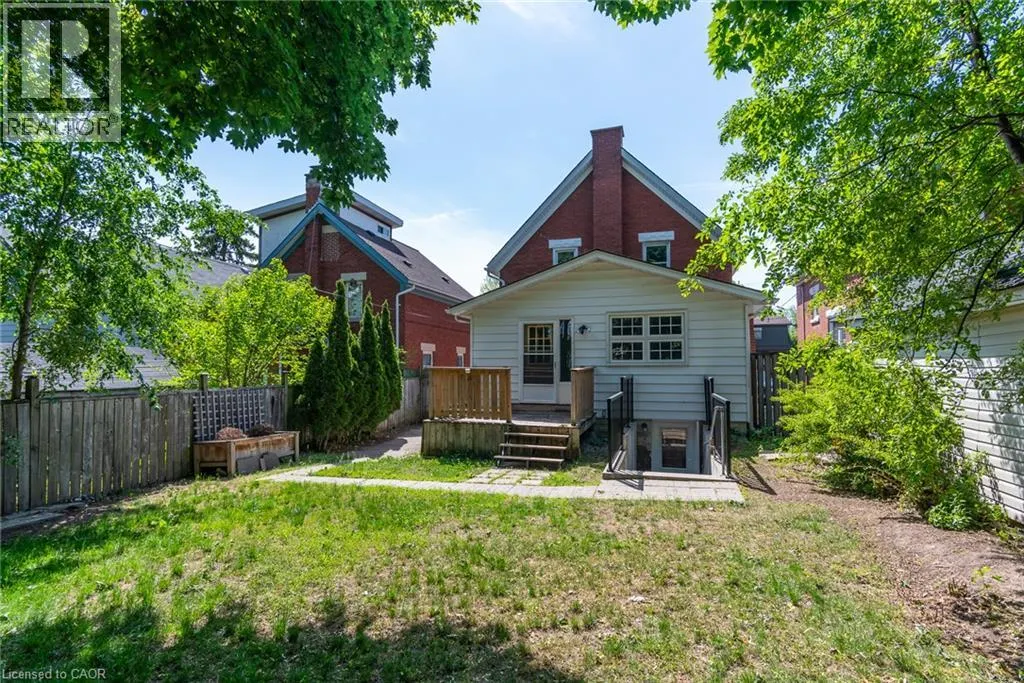 40 WOODLAND Avenue