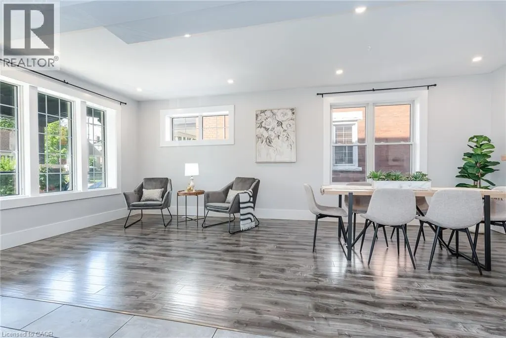 40 WOODLAND Avenue