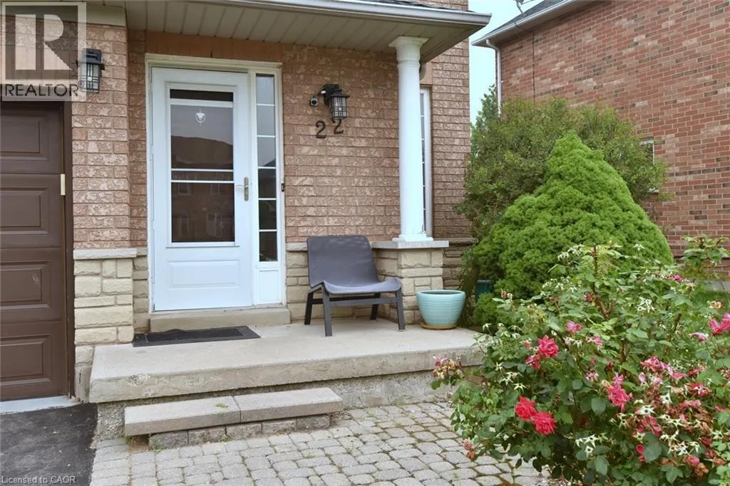 22 MOORE Crescent
