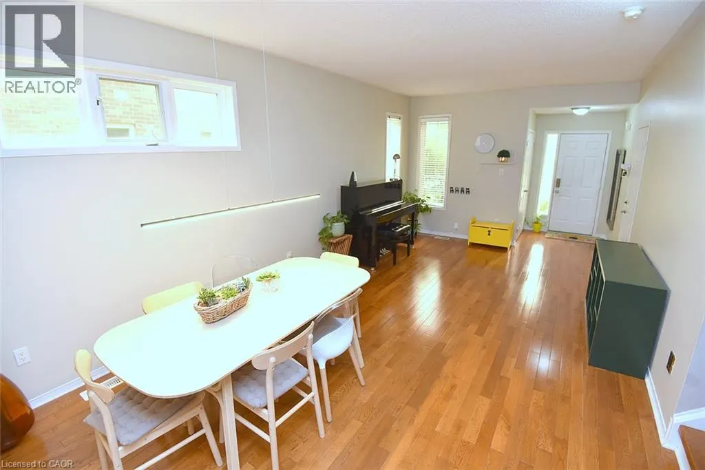 22 MOORE Crescent