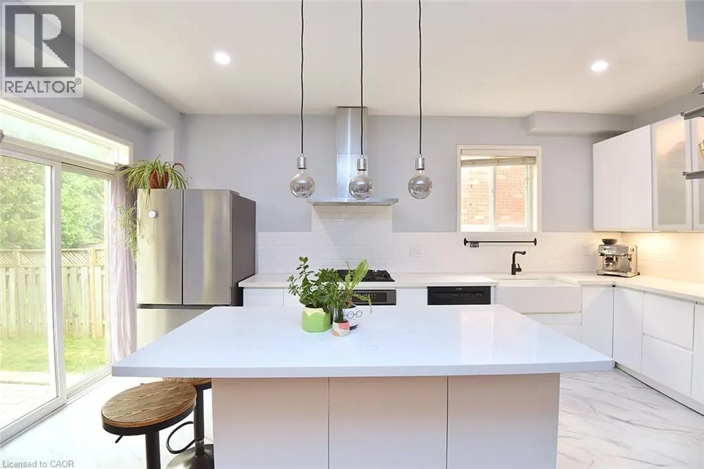 22 MOORE Crescent