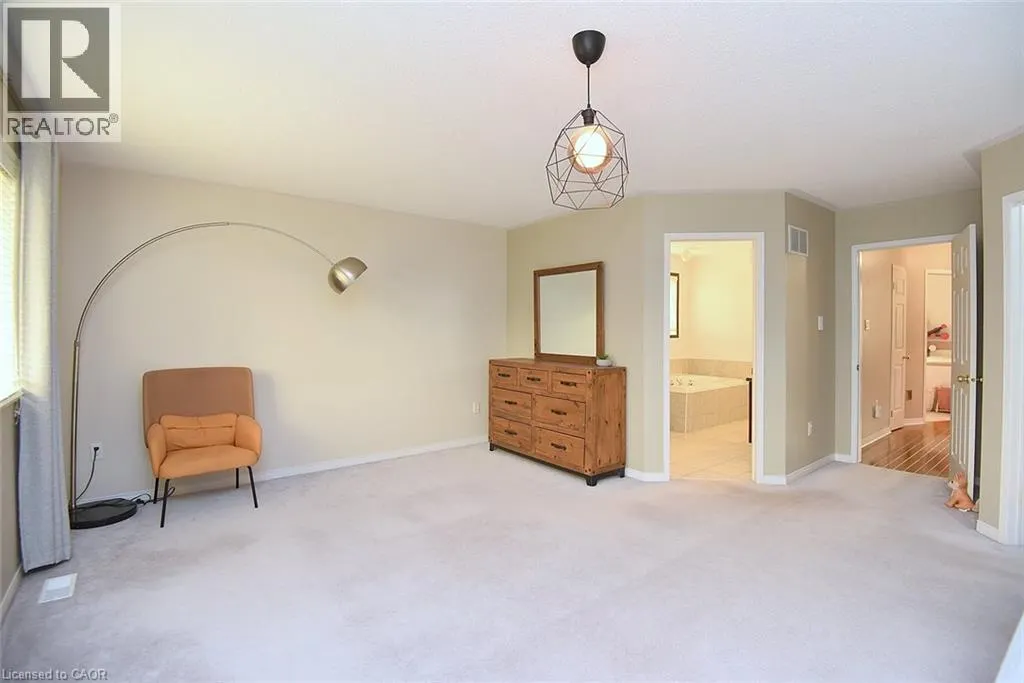 22 MOORE Crescent