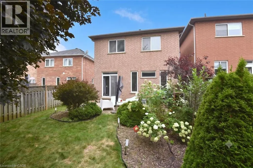 22 MOORE Crescent