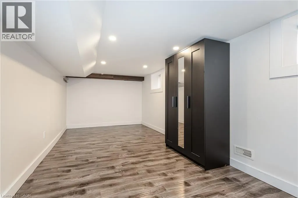 40 WOODLAND Avenue