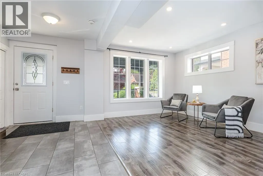40 WOODLAND Avenue