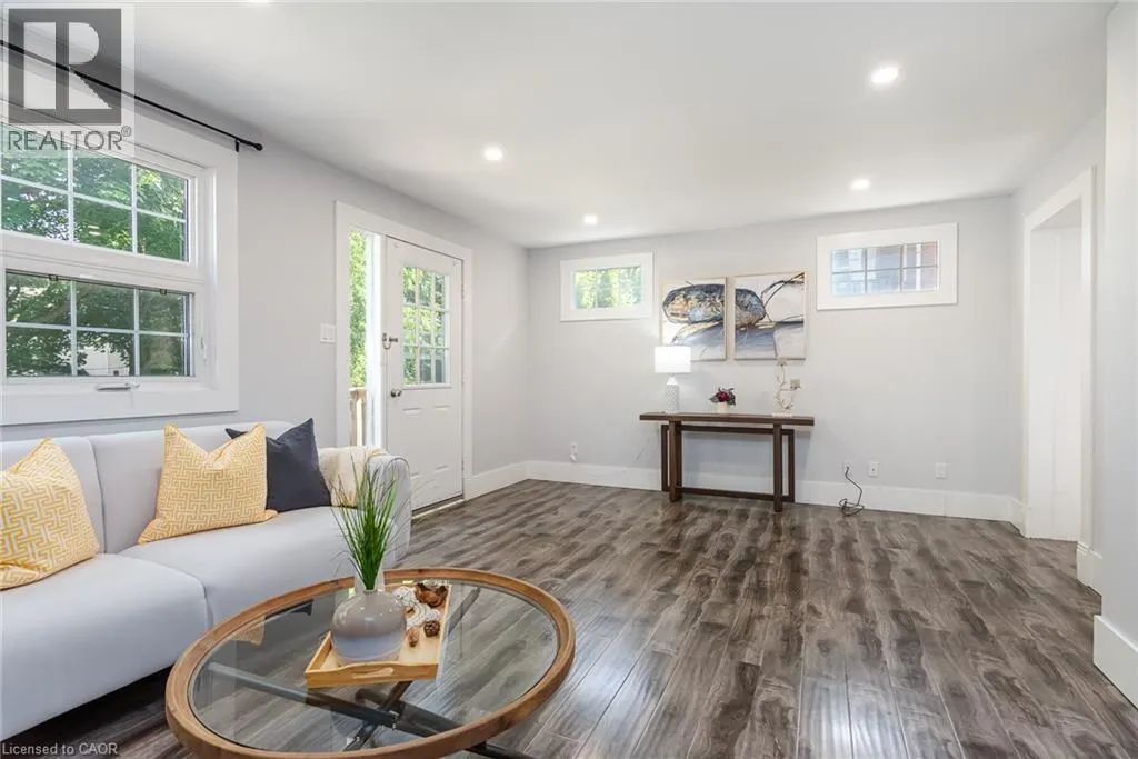 40 WOODLAND Avenue