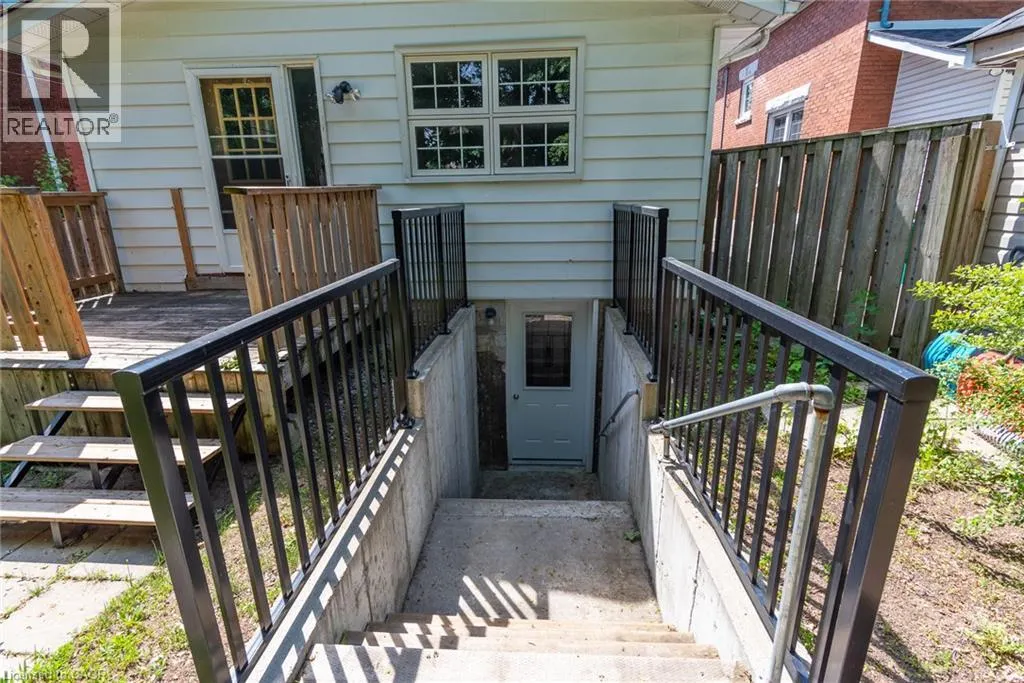 40 WOODLAND Avenue