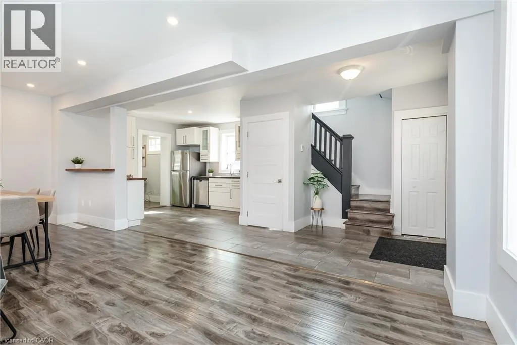 40 WOODLAND Avenue