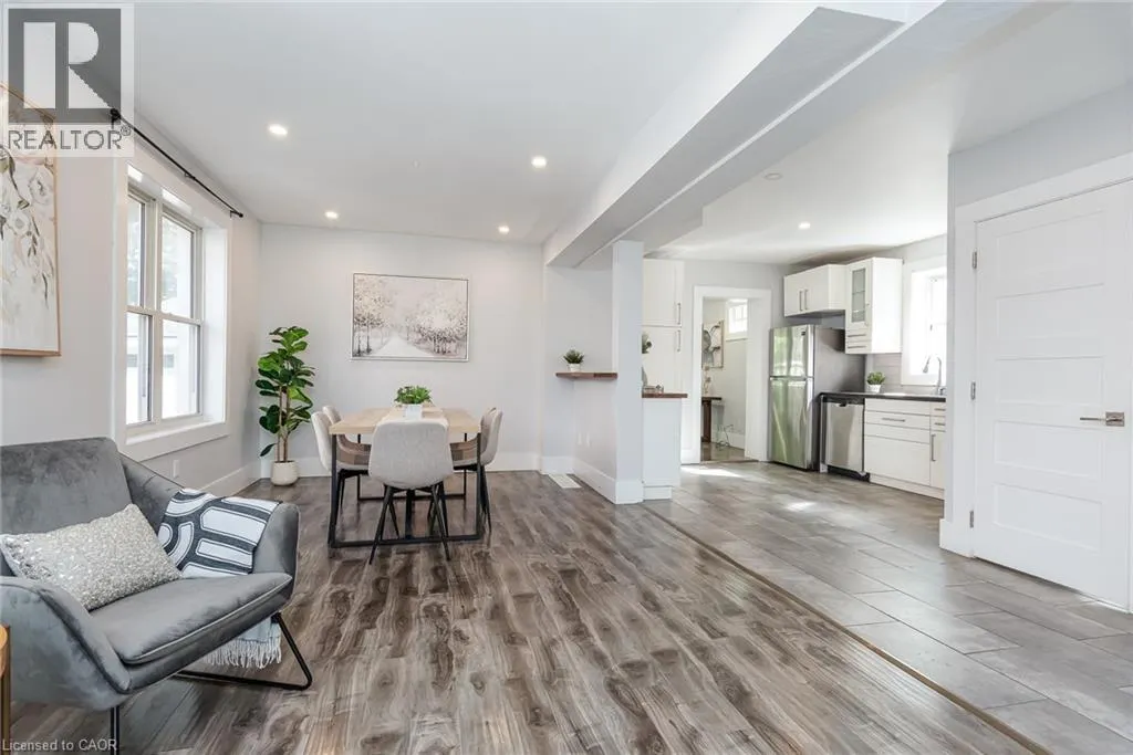 40 WOODLAND Avenue