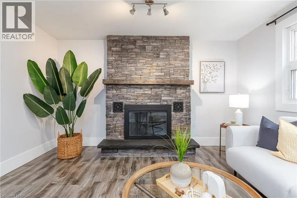 40 WOODLAND Avenue