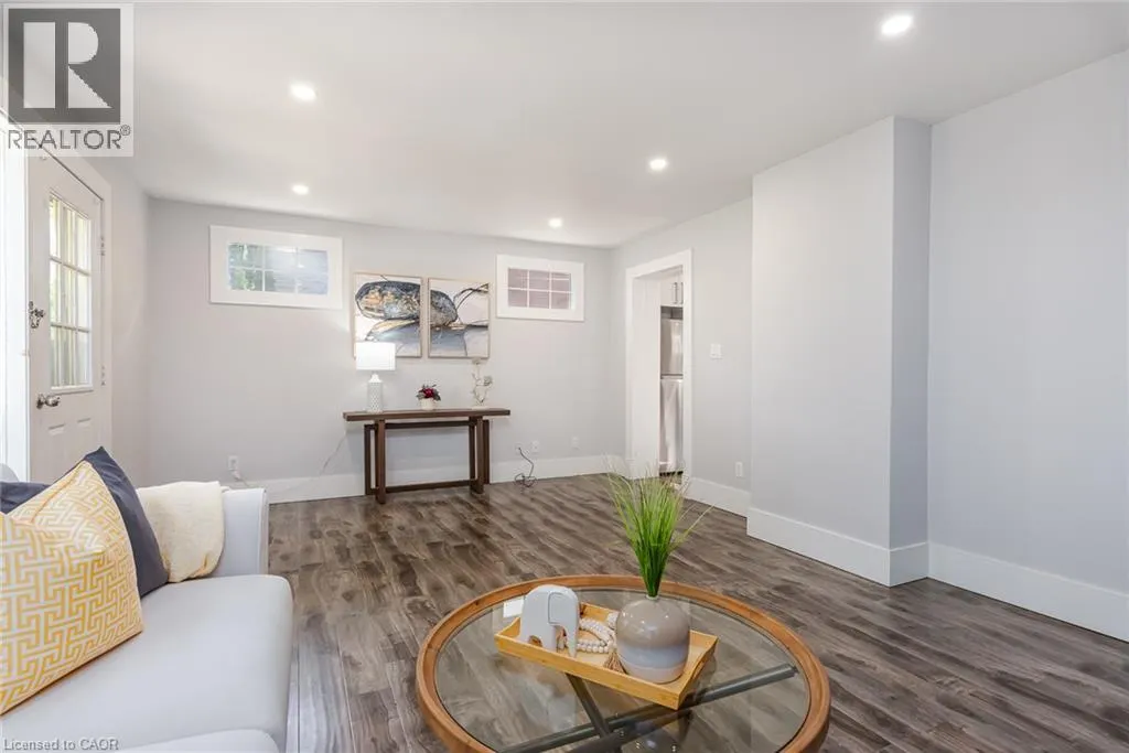40 WOODLAND Avenue