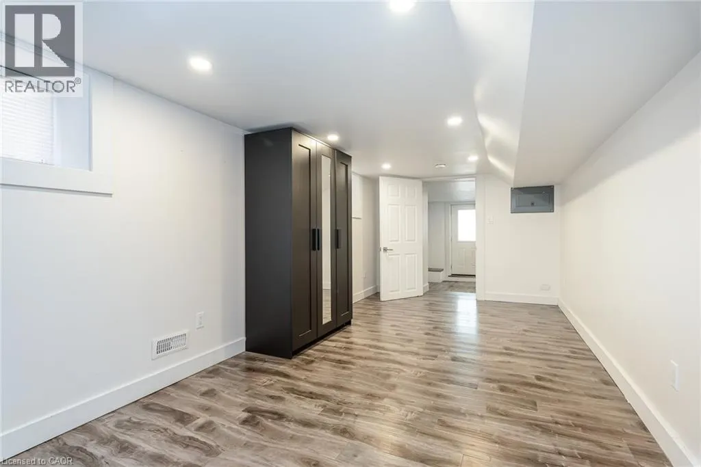 40 WOODLAND Avenue