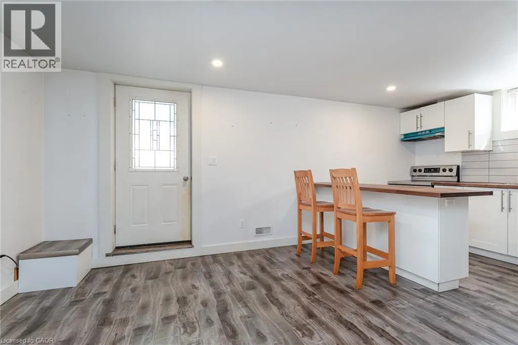 40 WOODLAND Avenue