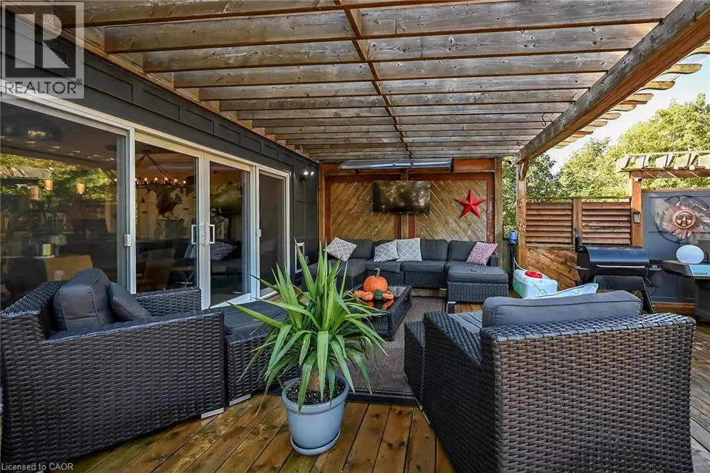 4377 BEVERLEY Crescent